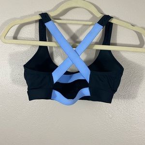 Cross back yoga/sports bra